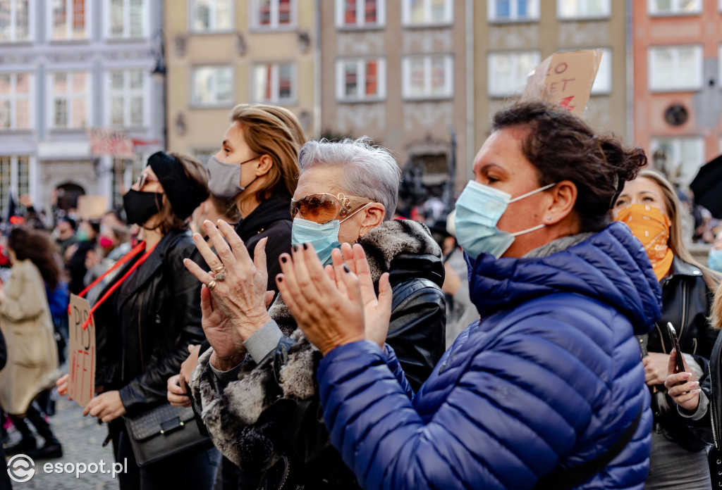 Protesty na ulicach Trójmiasta: kobiety dołączyły do gastronomików i strajku przedsiębiorców [25.10.20]
