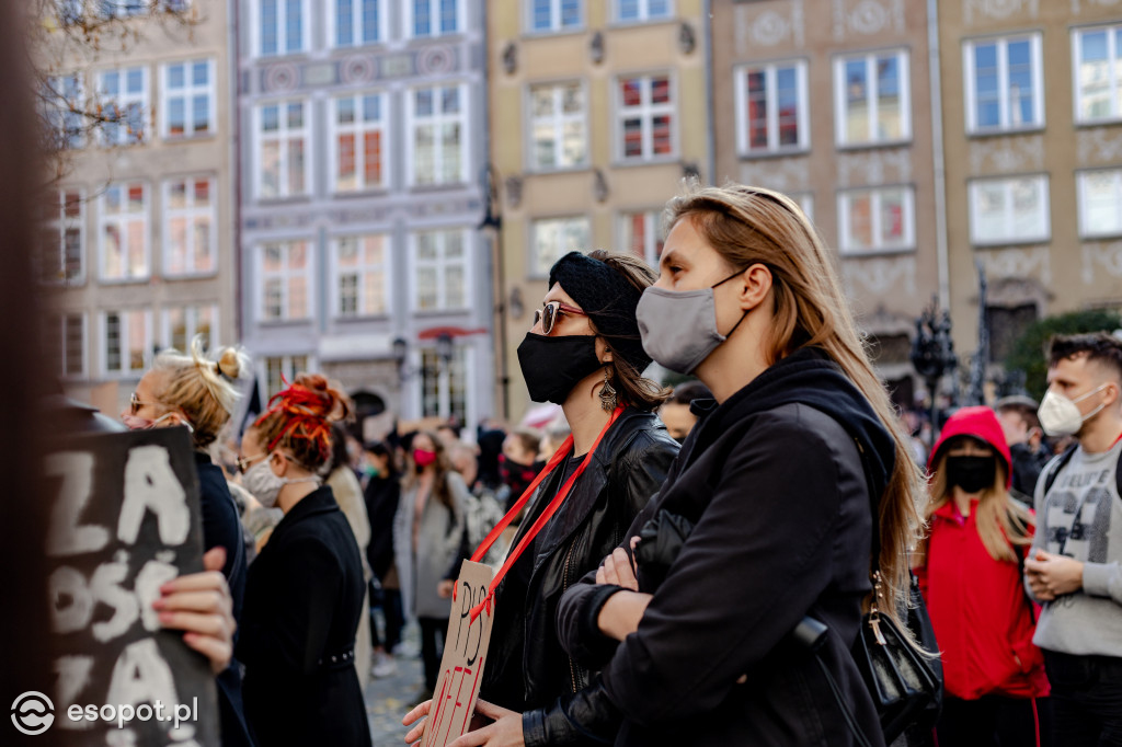 Protesty na ulicach Trójmiasta: kobiety dołączyły do gastronomików i strajku przedsiębiorców [25.10.20]