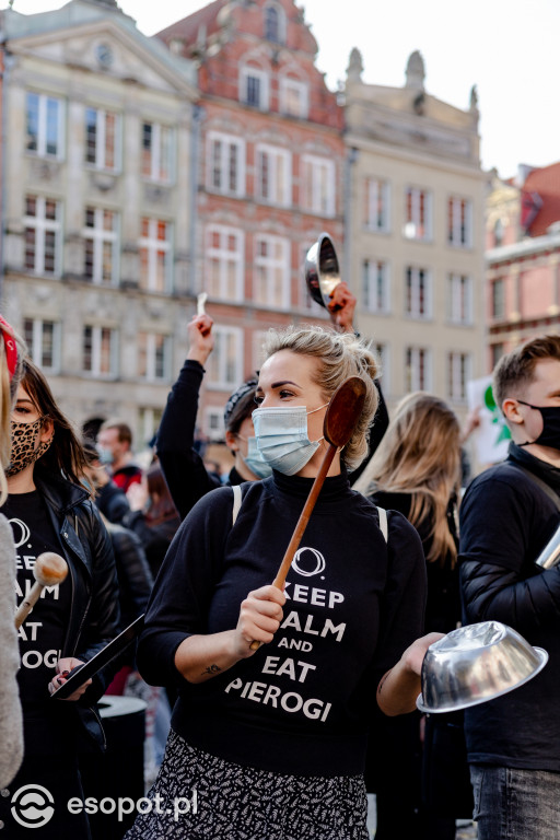 Protesty na ulicach Trójmiasta: kobiety dołączyły do gastronomików i strajku przedsiębiorców [25.10.20]