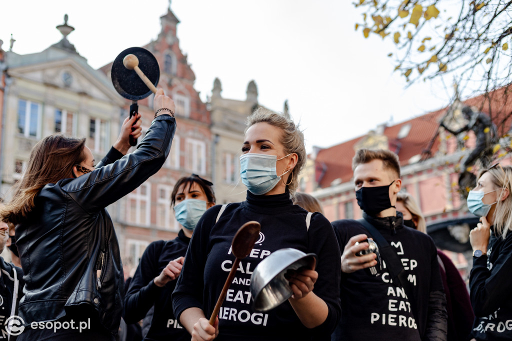 Protesty na ulicach Trójmiasta: kobiety dołączyły do gastronomików i strajku przedsiębiorców [25.10.20]