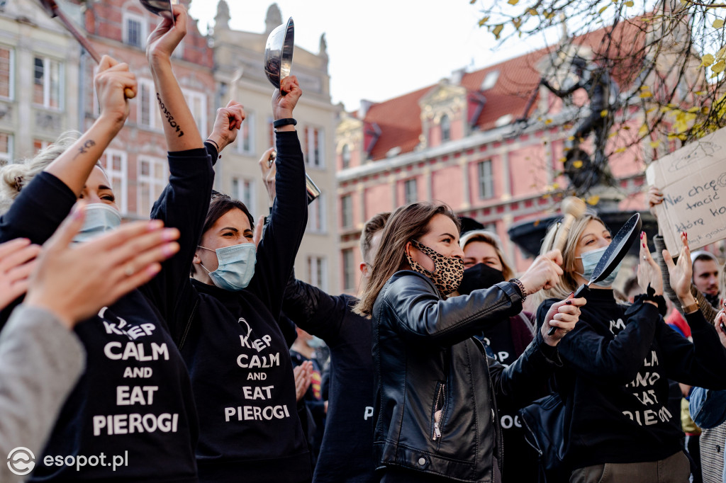Protesty na ulicach Trójmiasta: kobiety dołączyły do gastronomików i strajku przedsiębiorców [25.10.20]