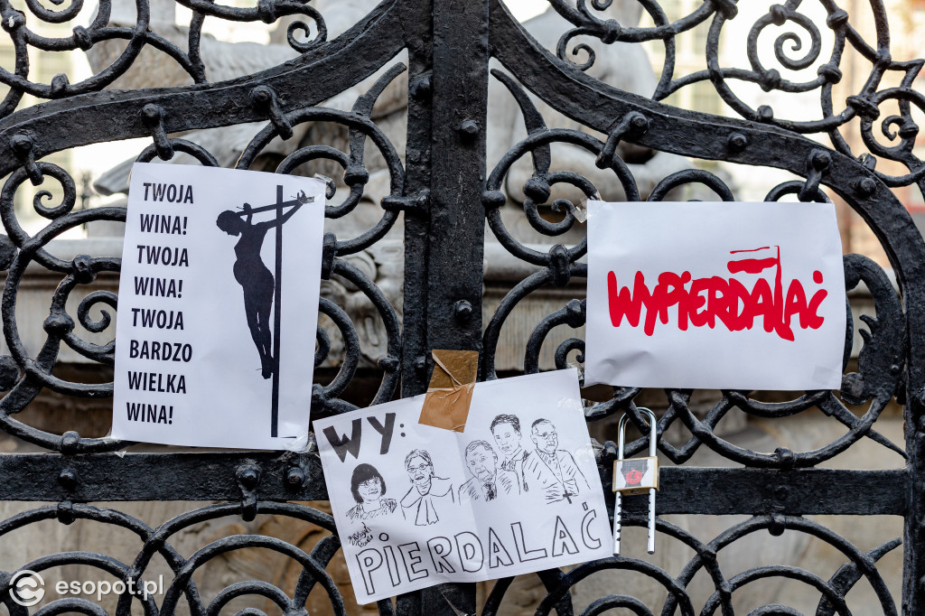 Protesty na ulicach Trójmiasta: kobiety dołączyły do gastronomików i strajku przedsiębiorców [25.10.20]