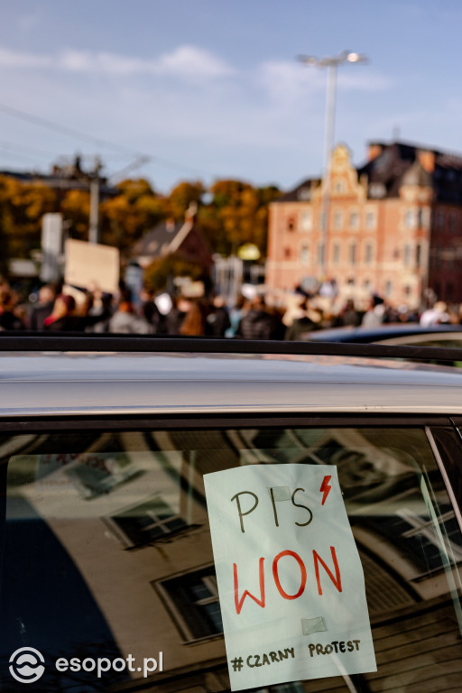 Protesty na ulicach Trójmiasta: kobiety dołączyły do gastronomików i strajku przedsiębiorców [25.10.20]