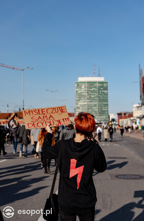 Protesty na ulicach Trójmiasta: kobiety dołączyły do gastronomików i strajku przedsiębiorców [25.10.20]