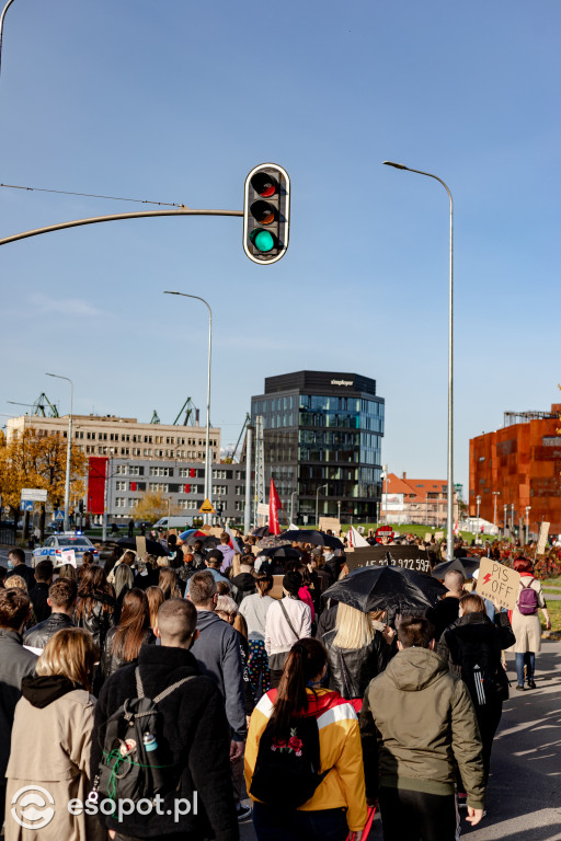 Protesty na ulicach Trójmiasta: kobiety dołączyły do gastronomików i strajku przedsiębiorców [25.10.20]