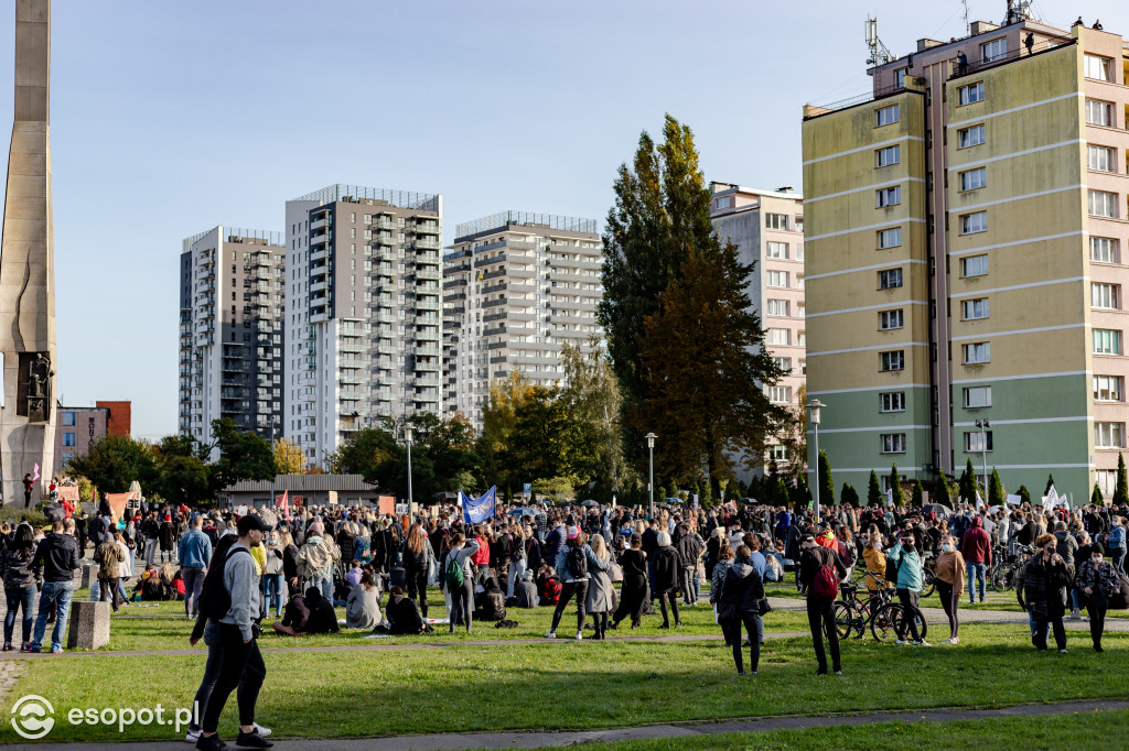 Protesty na ulicach Trójmiasta: kobiety dołączyły do gastronomików i strajku przedsiębiorców [25.10.20]