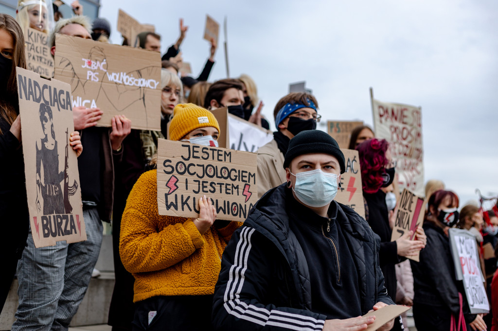 Tłum studentów protestował na kampusie UG [FOTO]