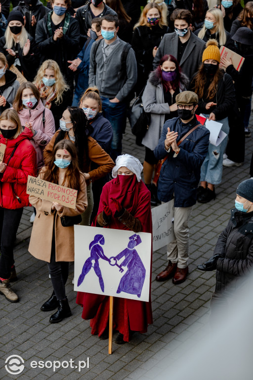 Tłum studentów protestował na kampusie UG [FOTO]