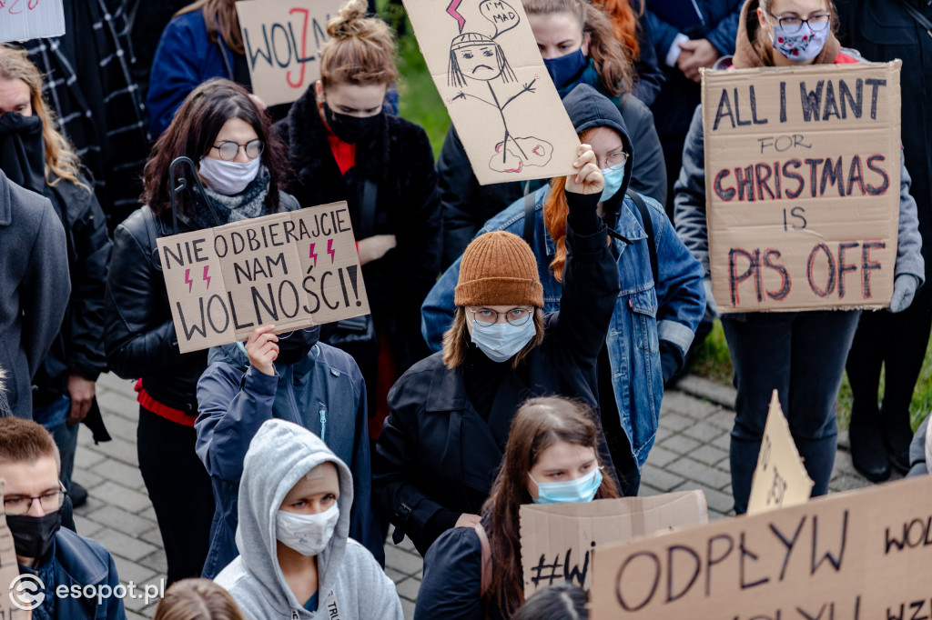 Tłum studentów protestował na kampusie UG [FOTO]