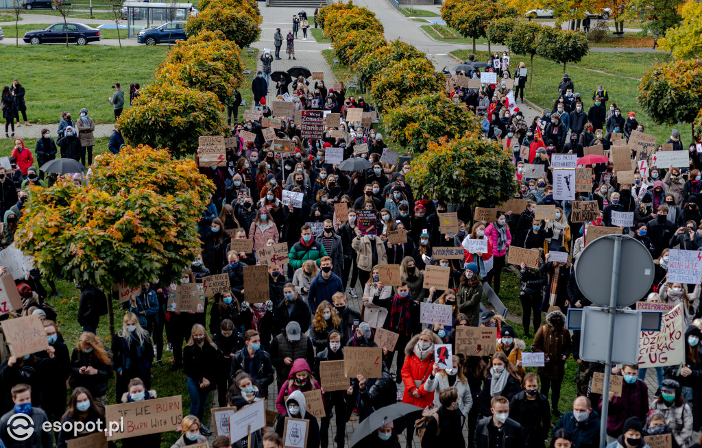 Tłum studentów protestował na kampusie UG [FOTO]