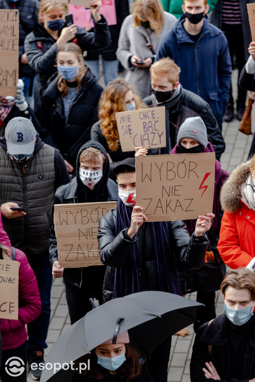 Tłum studentów protestował na kampusie UG [FOTO]