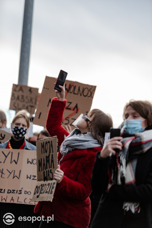 Tłum studentów protestował na kampusie UG [FOTO]