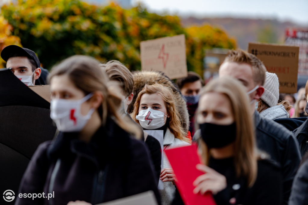 Tłum studentów protestował na kampusie UG [FOTO]