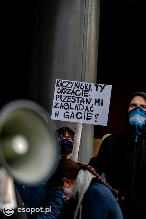 Tłum studentów protestował na kampusie UG [FOTO]
