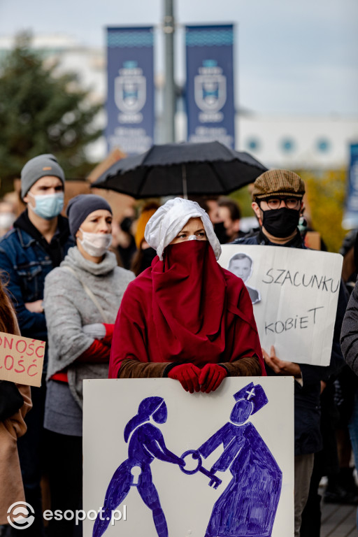 Tłum studentów protestował na kampusie UG [FOTO]