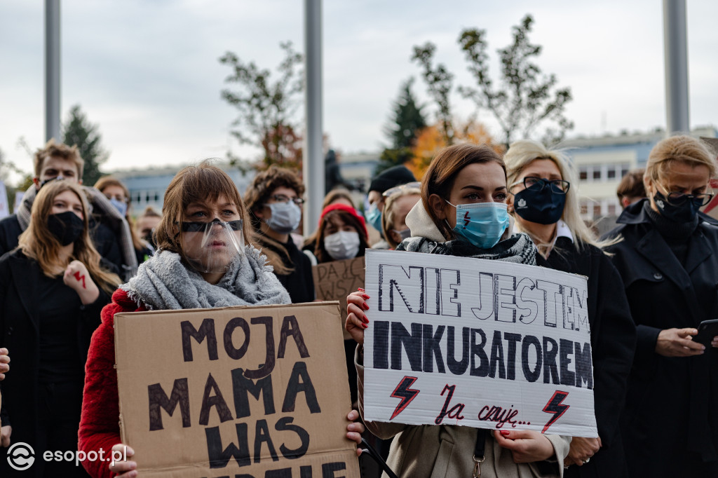 Tłum studentów protestował na kampusie UG [FOTO]