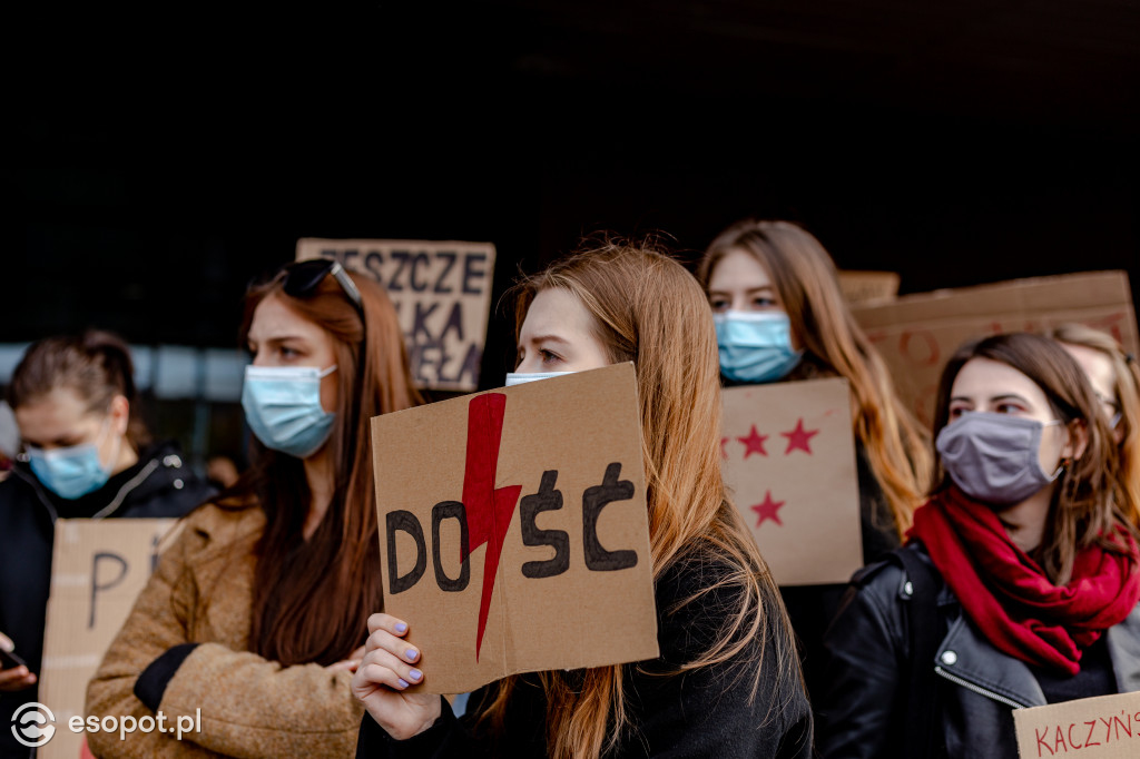 Tłum studentów protestował na kampusie UG [FOTO]