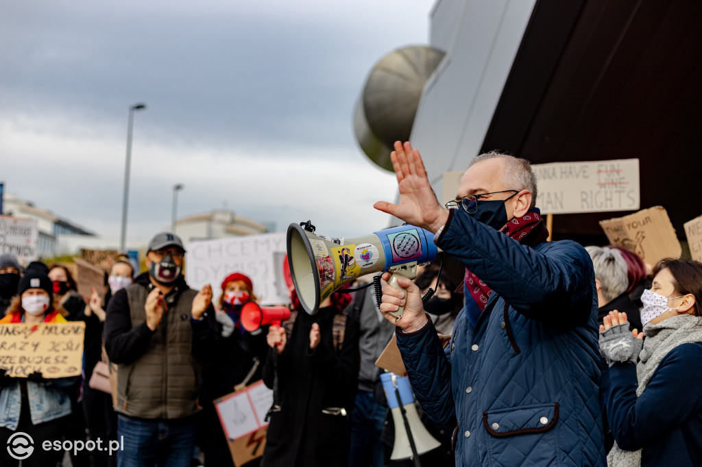 Tłum studentów protestował na kampusie UG [FOTO]