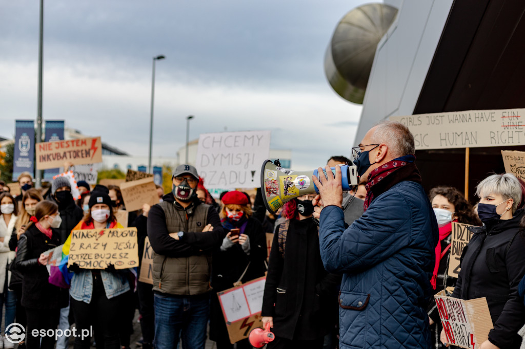 Tłum studentów protestował na kampusie UG [FOTO]