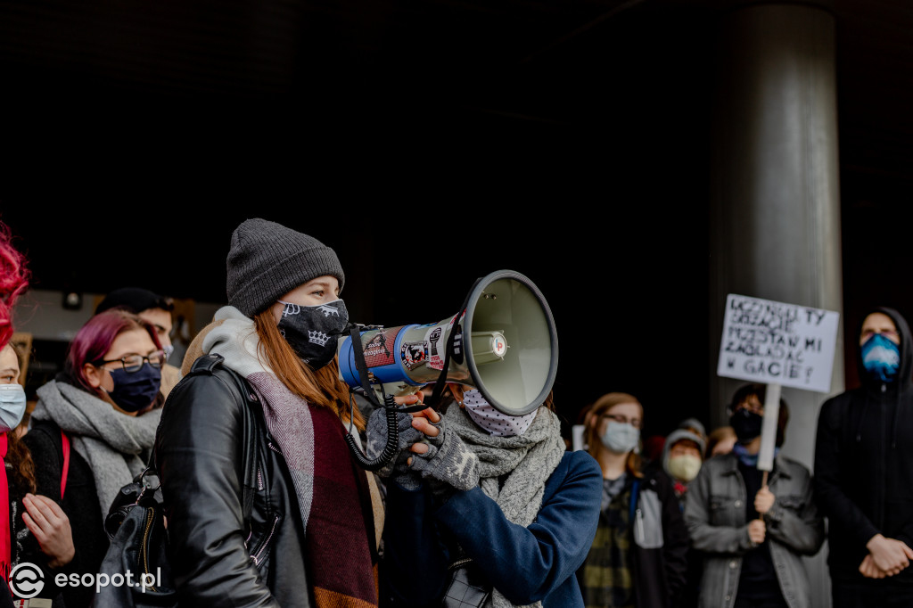Tłum studentów protestował na kampusie UG [FOTO]