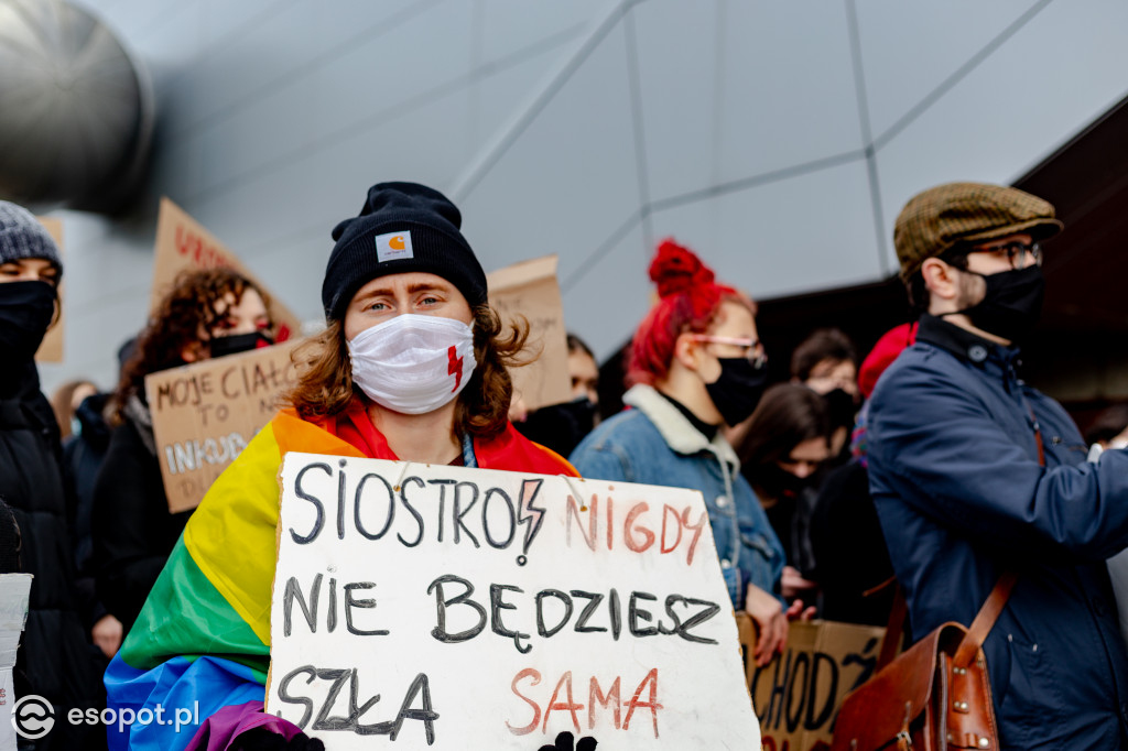 Tłum studentów protestował na kampusie UG [FOTO]