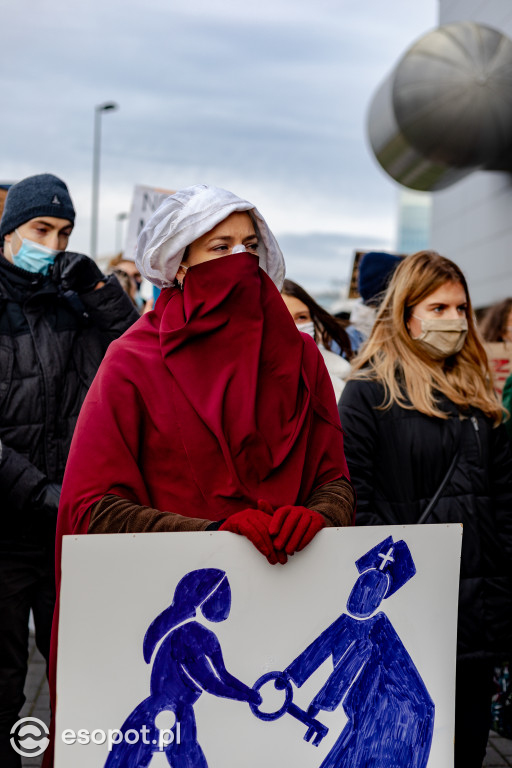 Tłum studentów protestował na kampusie UG [FOTO]