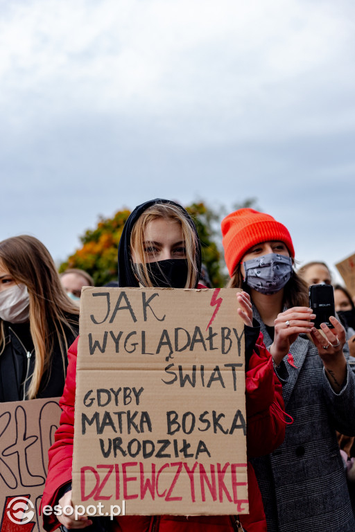 Tłum studentów protestował na kampusie UG [FOTO]