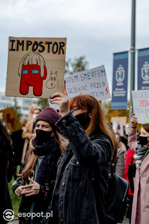 Tłum studentów protestował na kampusie UG [FOTO]