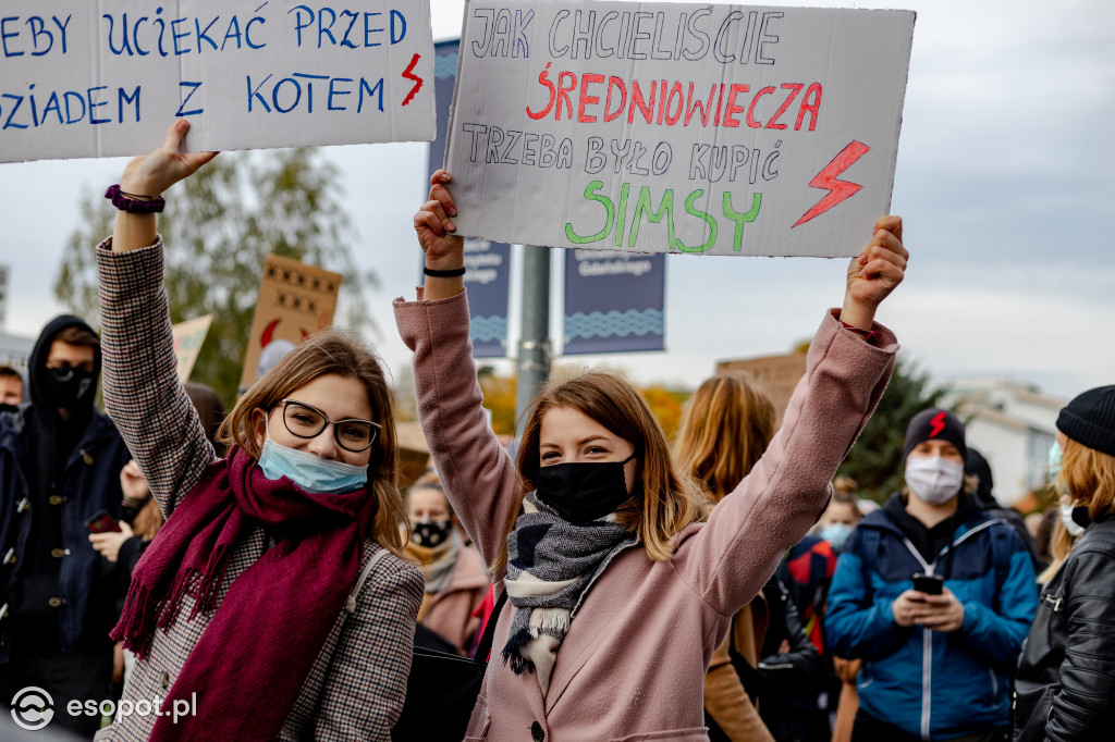 Tłum studentów protestował na kampusie UG [FOTO]