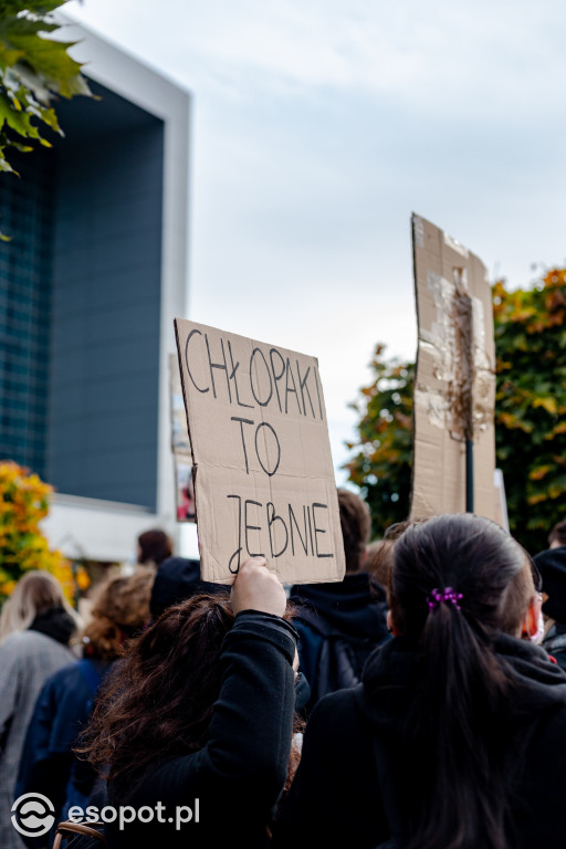 Tłum studentów protestował na kampusie UG [FOTO]