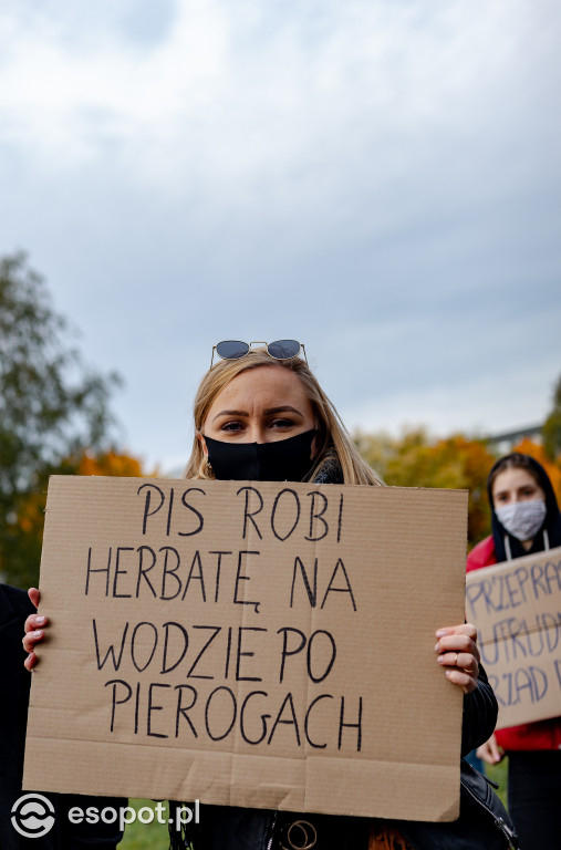 Tłum studentów protestował na kampusie UG [FOTO]