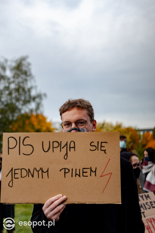 Tłum studentów protestował na kampusie UG [FOTO]