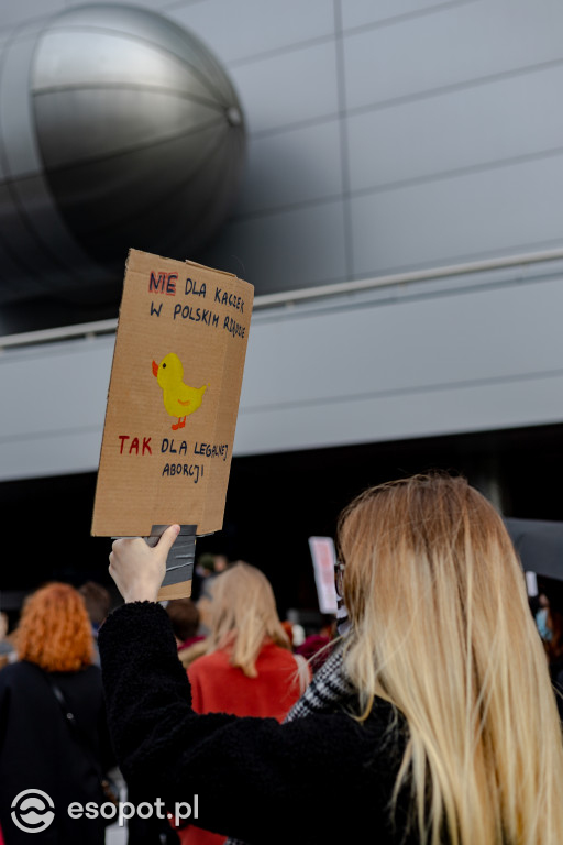 Tłum studentów protestował na kampusie UG [FOTO]