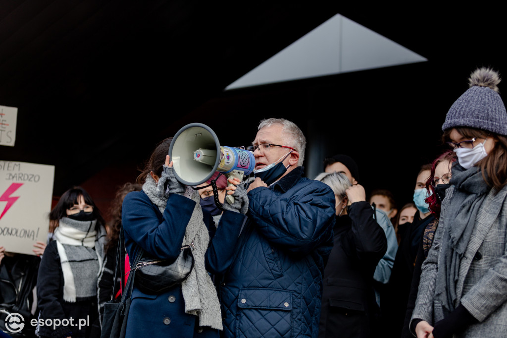 Tłum studentów protestował na kampusie UG [FOTO]