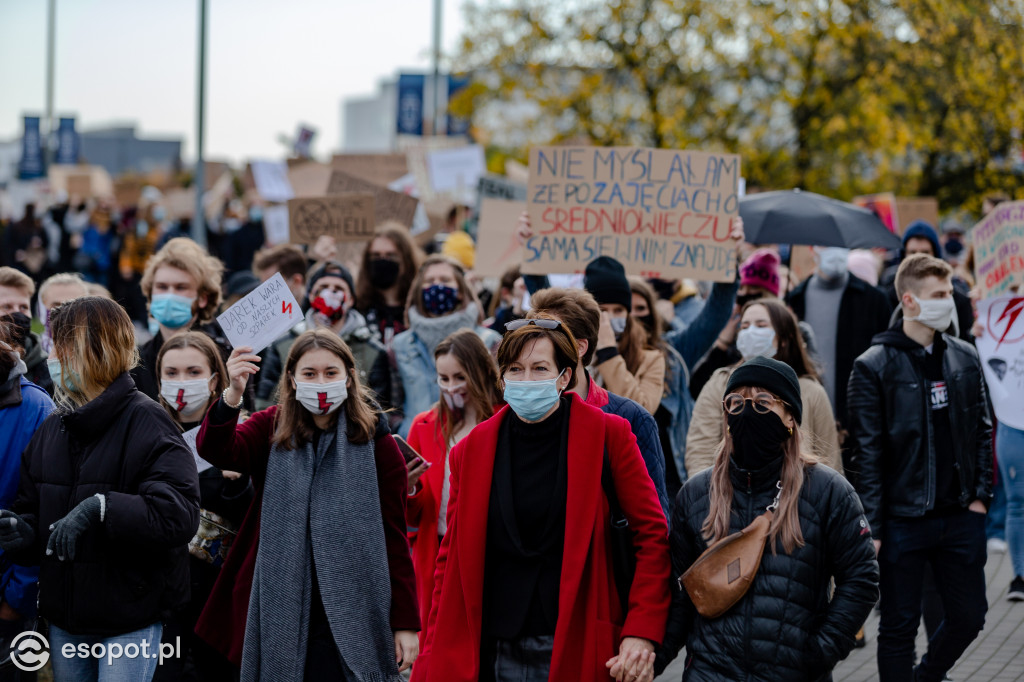 Tłum studentów protestował na kampusie UG [FOTO]