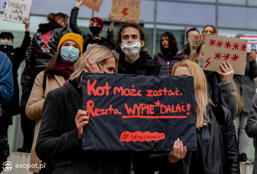 Tłum studentów protestował na kampusie UG [FOTO]