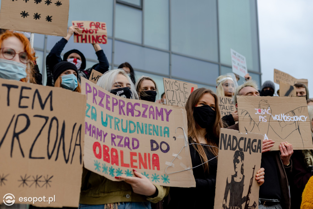 Tłum studentów protestował na kampusie UG [FOTO]