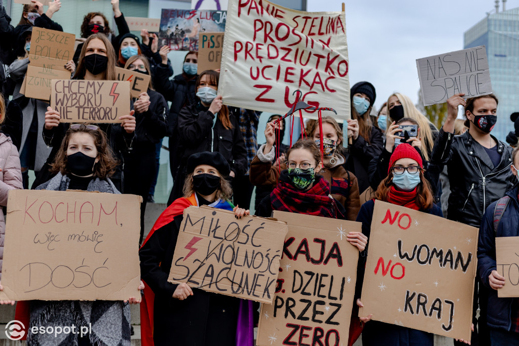 Tłum studentów protestował na kampusie UG [FOTO]
