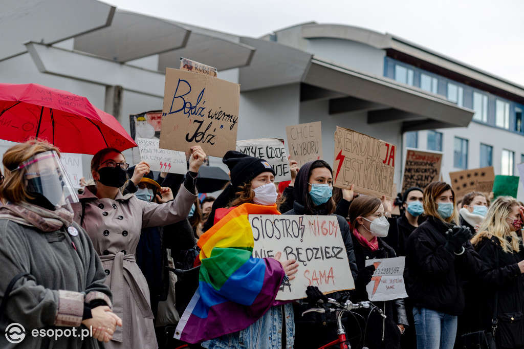 Tłum studentów protestował na kampusie UG [FOTO]