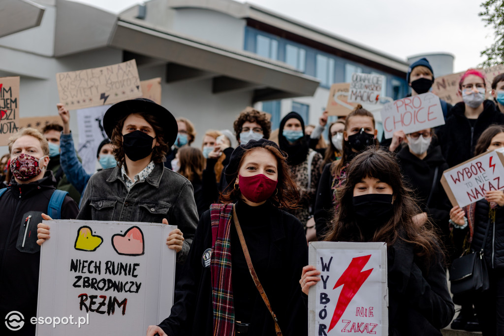 Tłum studentów protestował na kampusie UG [FOTO]