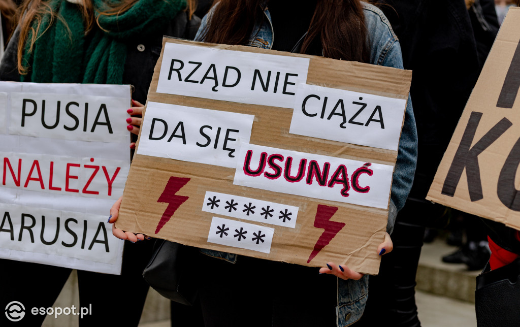 Tłum studentów protestował na kampusie UG [FOTO]