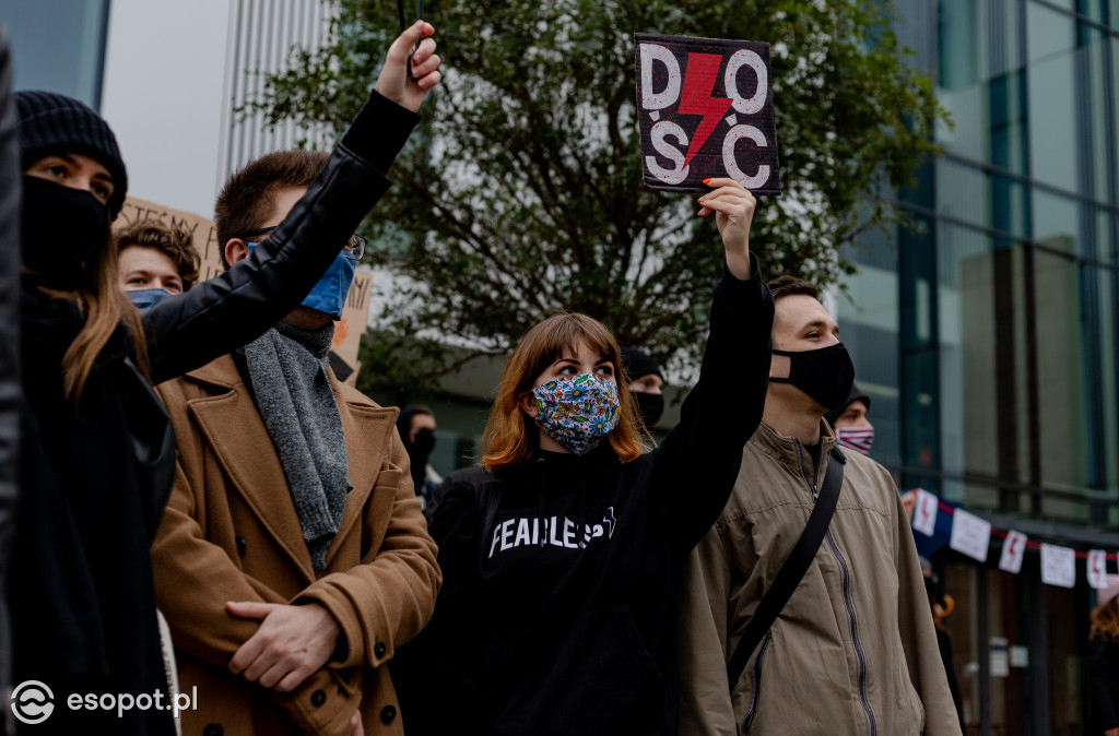 Tłum studentów protestował na kampusie UG [FOTO]