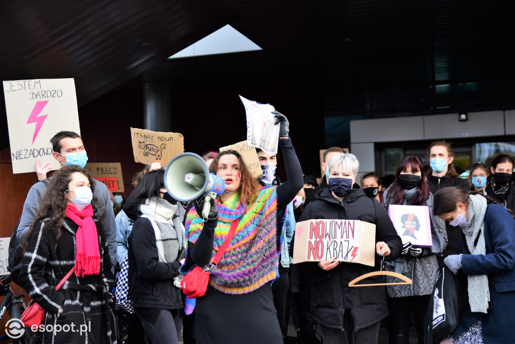 Tłum studentów protestował na kampusie UG [FOTO]