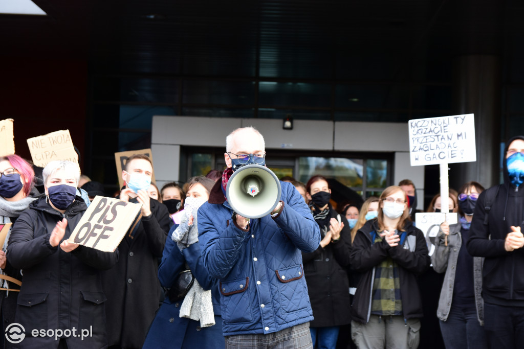 Tłum studentów protestował na kampusie UG [FOTO]
