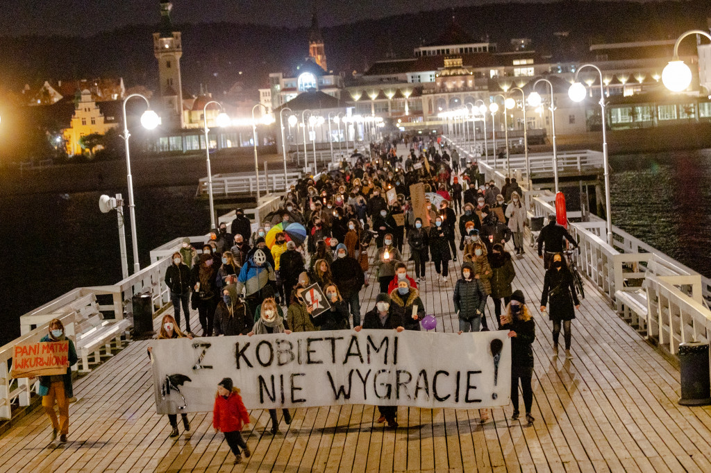 Strajk Kobiet w Sopocie: władze miasta dołączyły do protestu [FOTO]