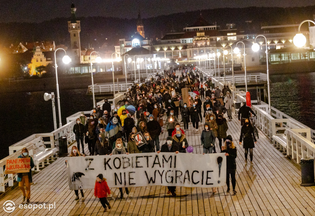 Strajk Kobiet w Sopocie: władze miasta dołączyły do protestu [FOTO]
