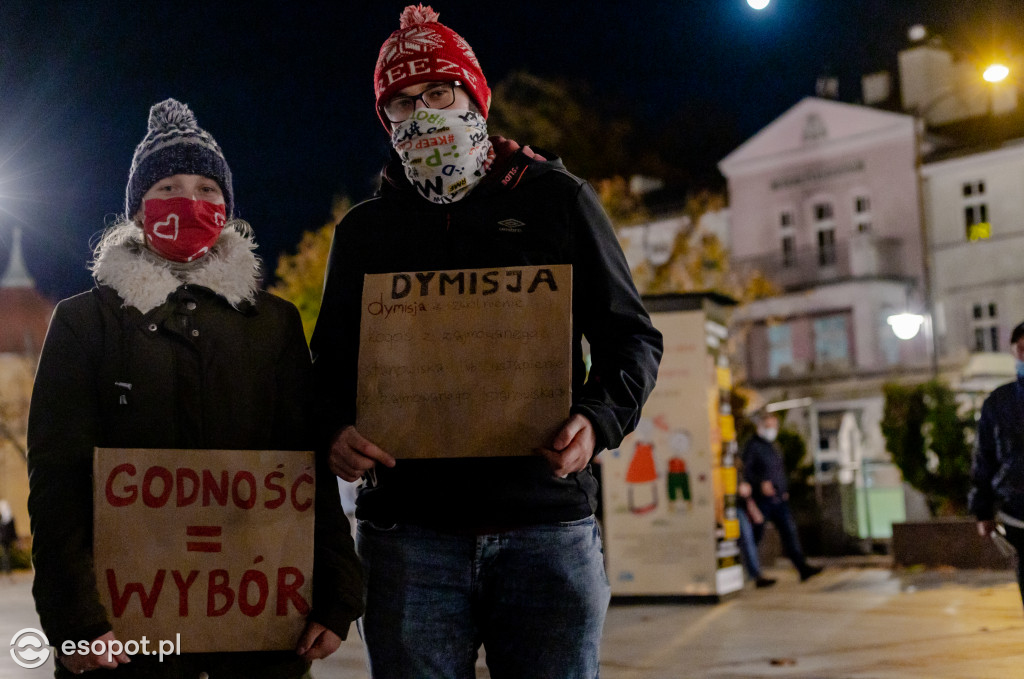 Strajk Kobiet w Sopocie: organizacje młodzieżowe zablokowały sopockie ulice [FOTO]