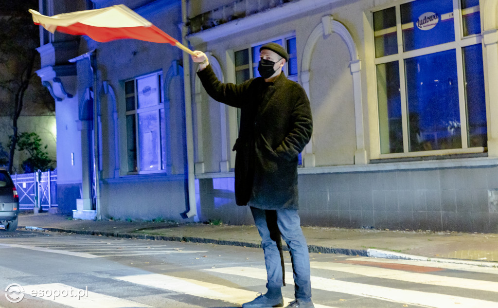 Strajk Kobiet w Sopocie: organizacje młodzieżowe zablokowały sopockie ulice [FOTO]