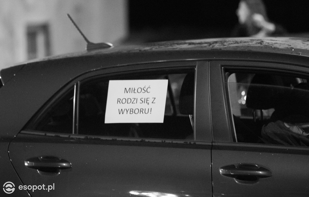 Strajk Kobiet w Sopocie: organizacje młodzieżowe zablokowały sopockie ulice [FOTO]