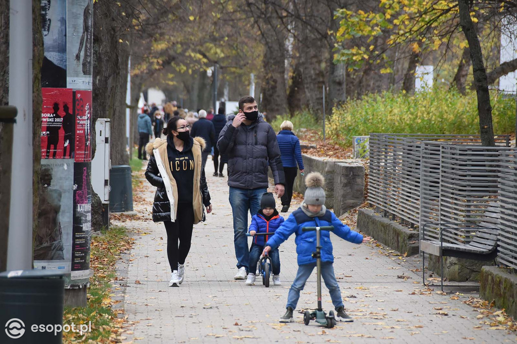 Sopot w czasie pandemii - niedzielny spacer po kurorcie 08.11.2020